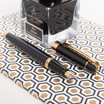 Sheaffer 300 Fountain Pen - Black Barrel with Gold Cap GT
