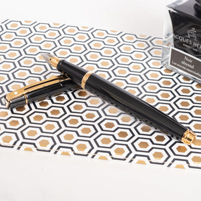 Sheaffer 300 Fountain Pen - Black Barrel with Gold Cap new