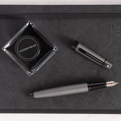 Sheaffer 300 Fountain Pen - Matte Grey with Black Trim metal