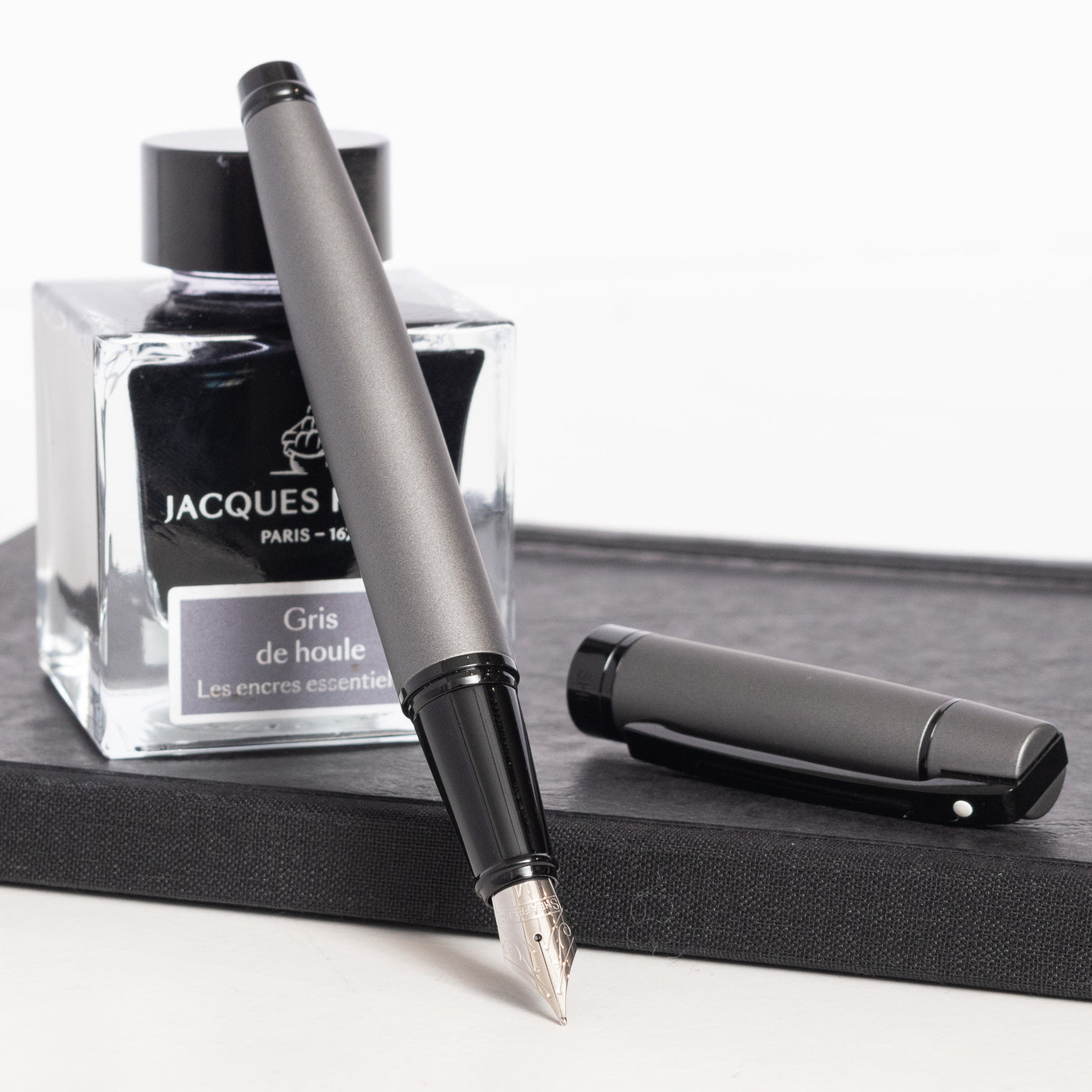 Sheaffer 300 Fountain Pen - Matte Grey with Black Trim