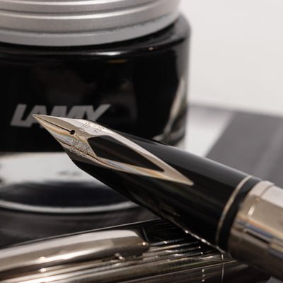 Sheaffer Legacy Heritage Deep Cut Palladium Fountain Pen - Preowned Nib