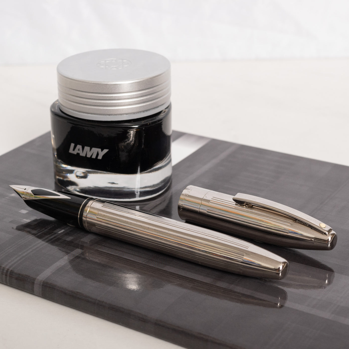 Sheaffer Legacy Heritage Deep Cut Palladium Fountain Pen - Preowned Silver