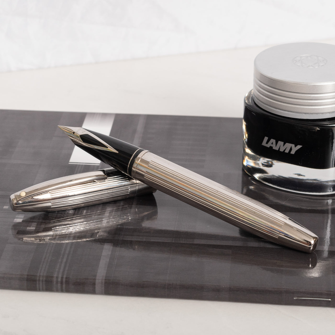 Sheaffer Legacy Heritage Deep Cut Palladium Fountain Pen - Preowned