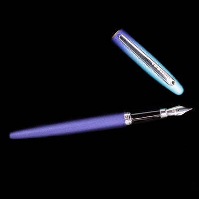  An overhead view of the Sheaffer VFM Fountain Pen - Expressions uncapped. 