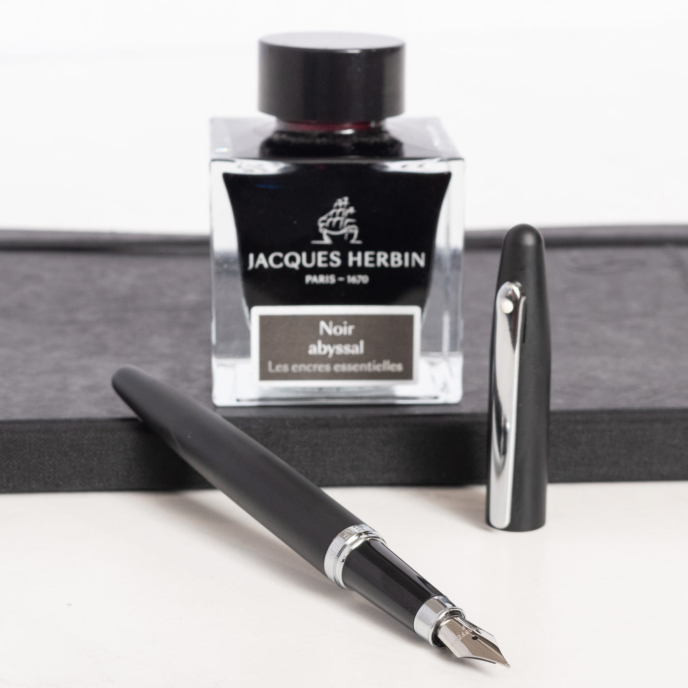 Sheaffer VFM Fountain Pen - Matte Black uncapped