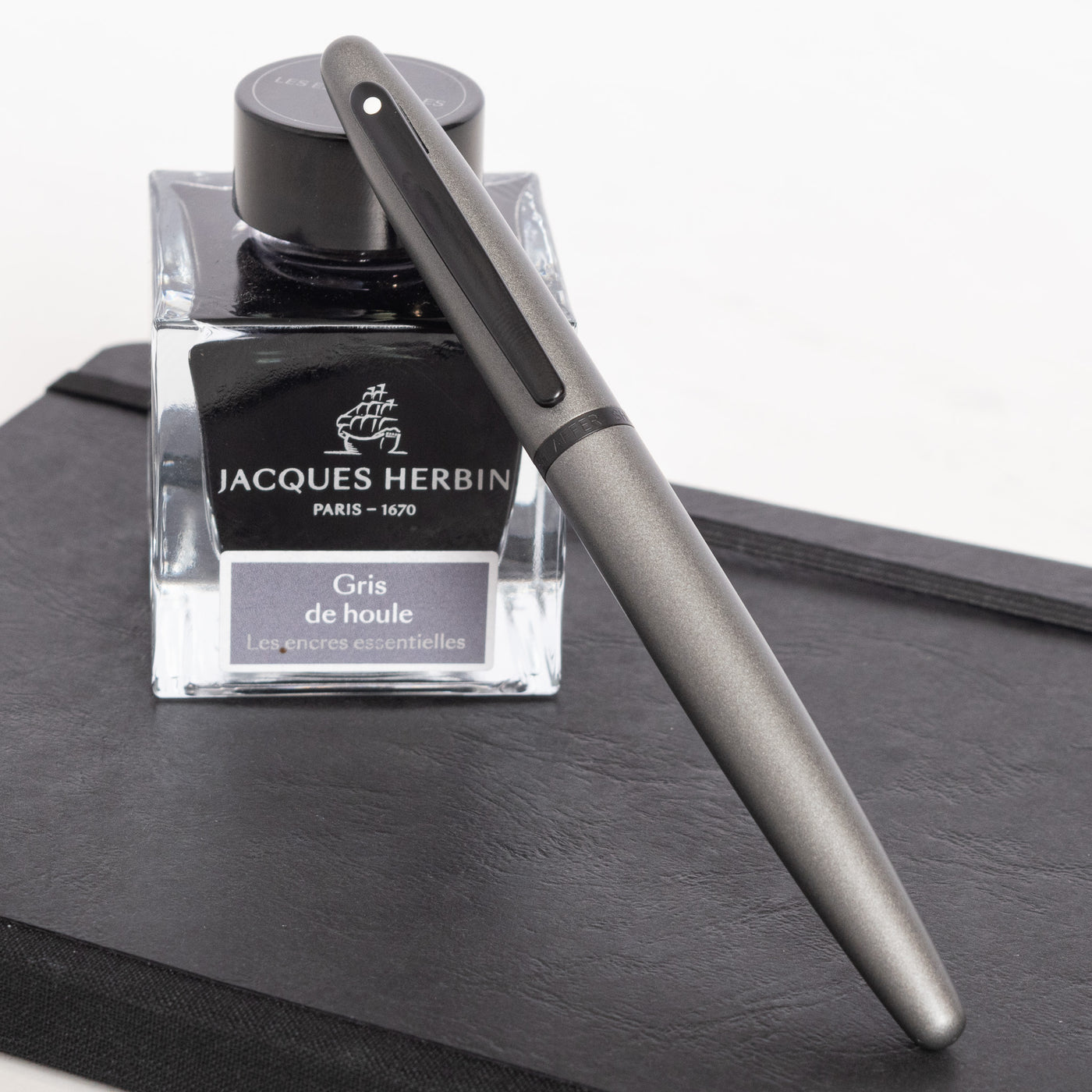 Sheaffer VFM Fountain Pen - Matte Grey with Black Trim capped