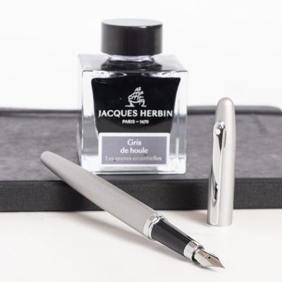 Sheaffer VFM Fountain Pen - Silver uncapped