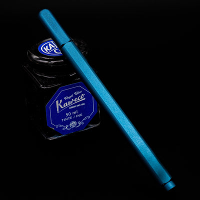 Stilform ARC Gel Pen – Night Sky Aluminum capped, leaning against an ink bottle. 