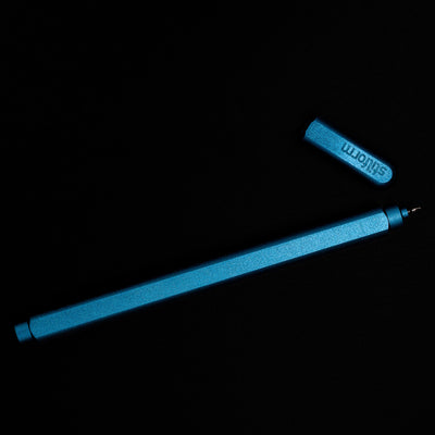 An overhead view of the Stilform ARC Gel Pen – Night Sky Aluminum uncapped.