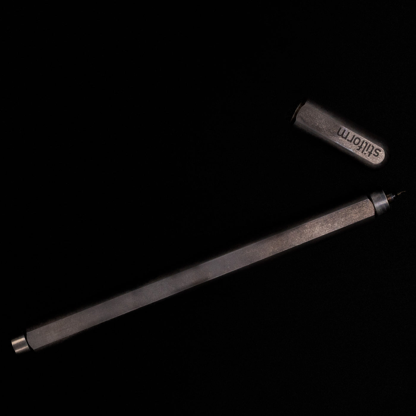 An overhead view of theStilform ARC Gel Pen – Titanium DLC uncapped.