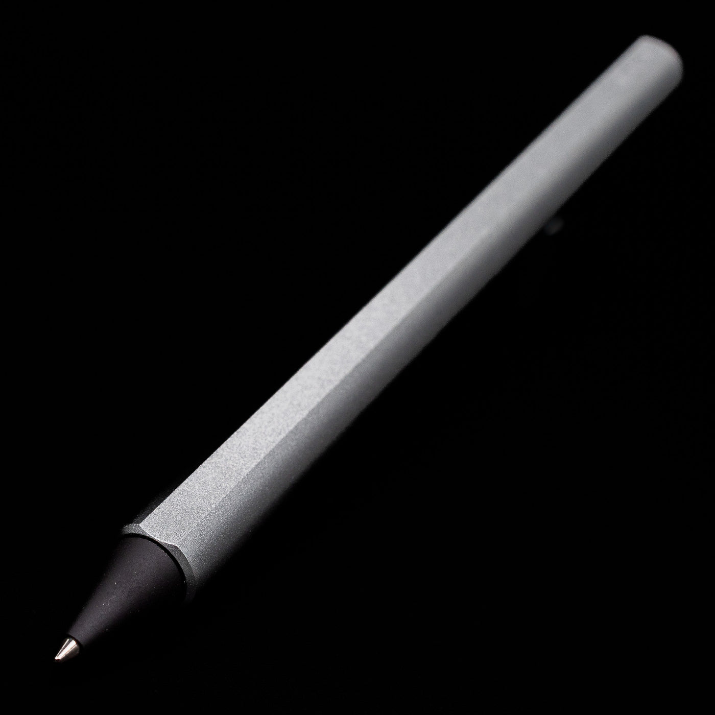 A full view of the Stilform FLOW Rollerball Pen – Comet Grey Aluminum uncapped at an angle showcasing the tip.