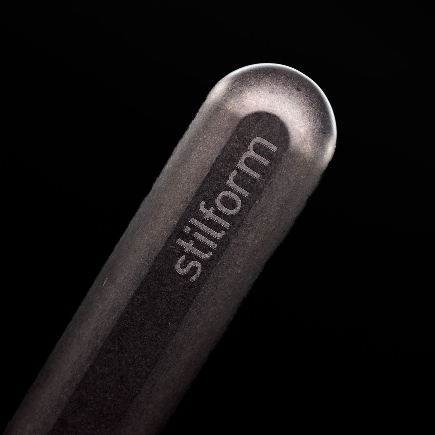 A macro shot of the logo on the bottom of the body of the Stilform INK Fountain Pen – Titanium DLC.
