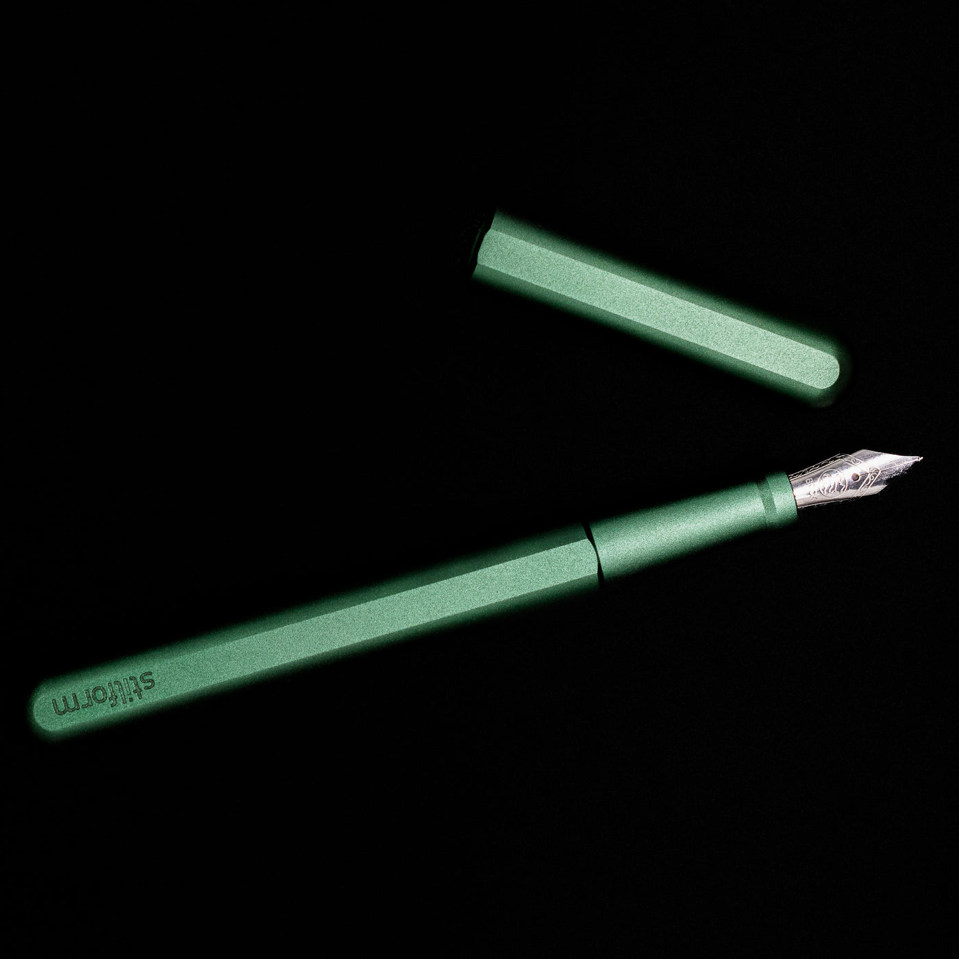 An overhead view of the Stilform INK Fountain Pen – Aurora Green Aluminum uncapped.