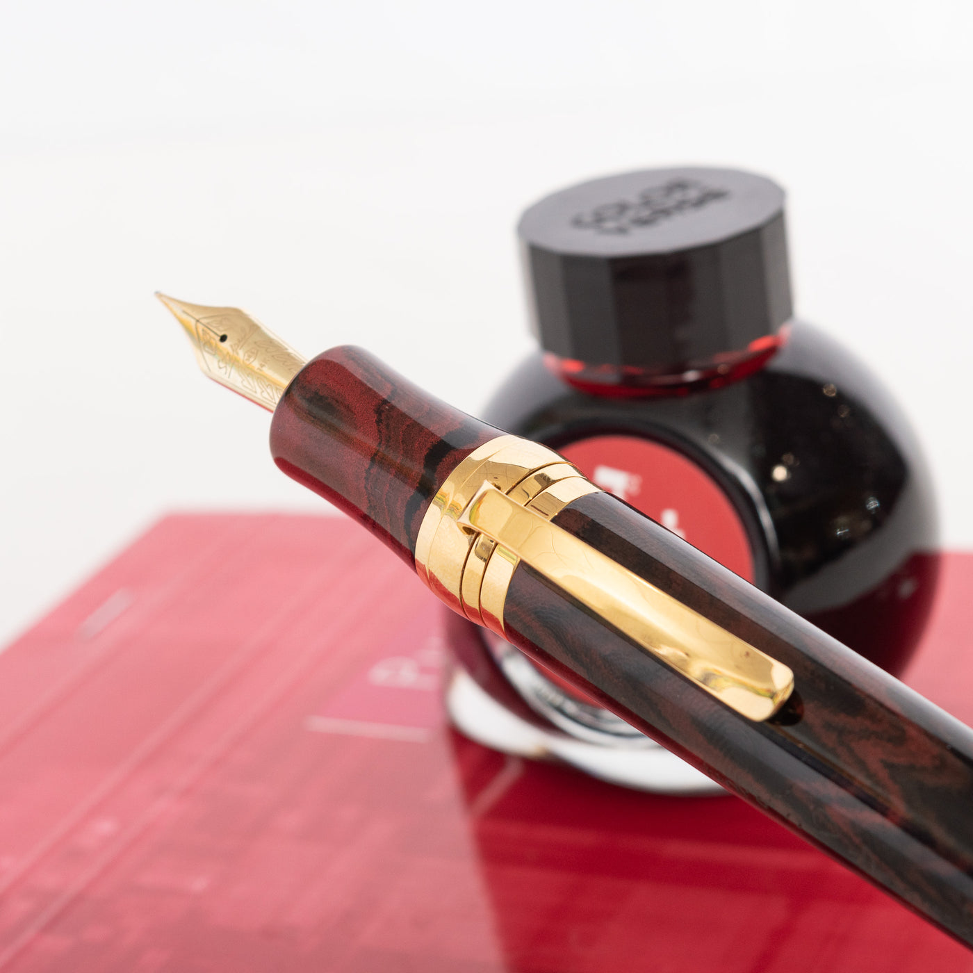 Stipula Leonardo da Vinci Strawberry Trail Ebonite Limited Edition Fountain Pen clip