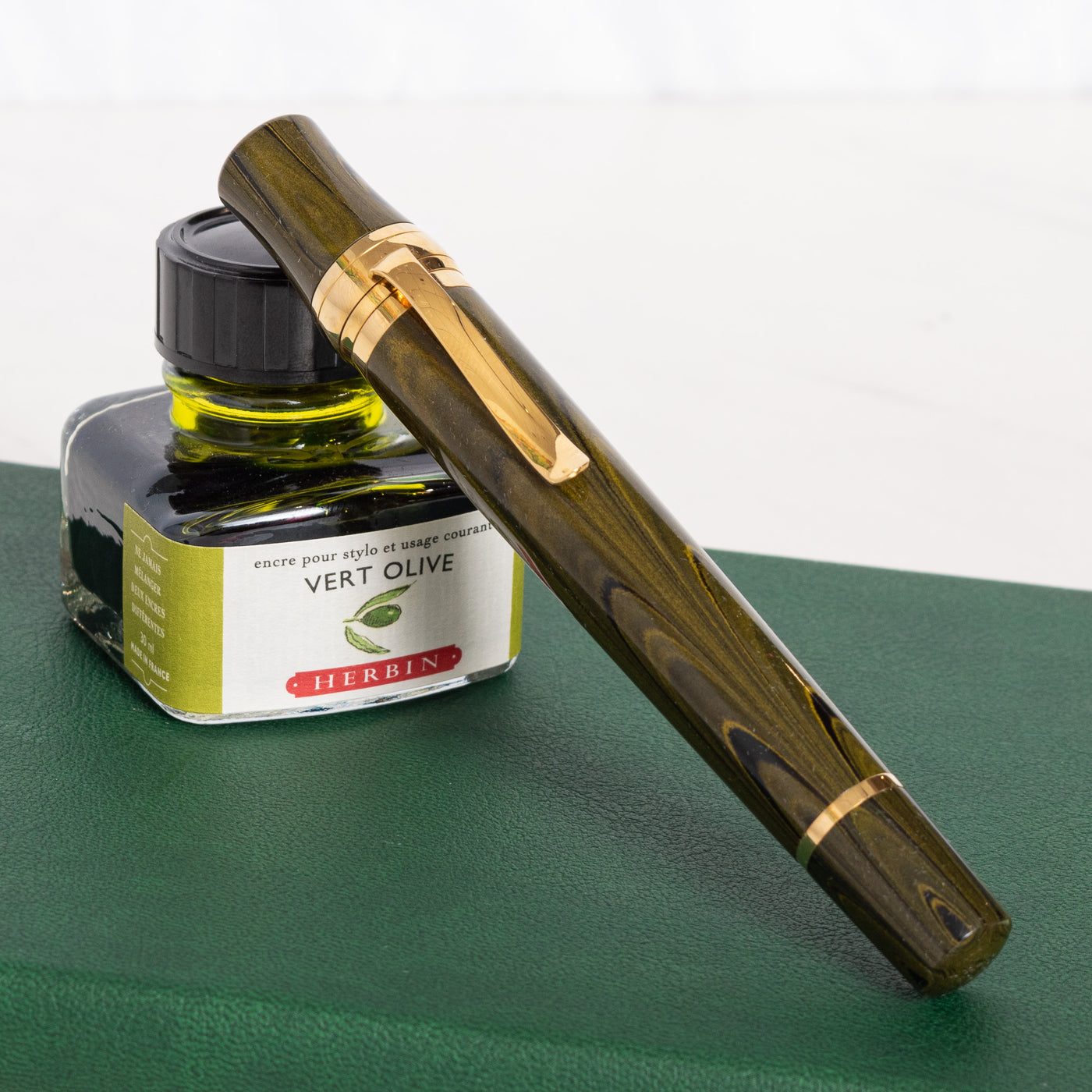 Stipula Leonardo da Vinci Sulphur Yellow Ebonite Limited Edition Fountain Pen limited edition