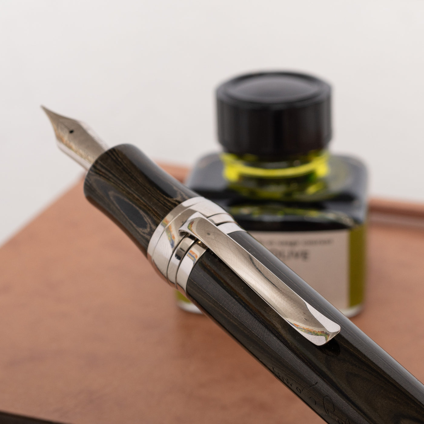 Stipula Leonardo da Vinci Tobacco Burst Ebonite Limited Edition Fountain Pen pen clip
