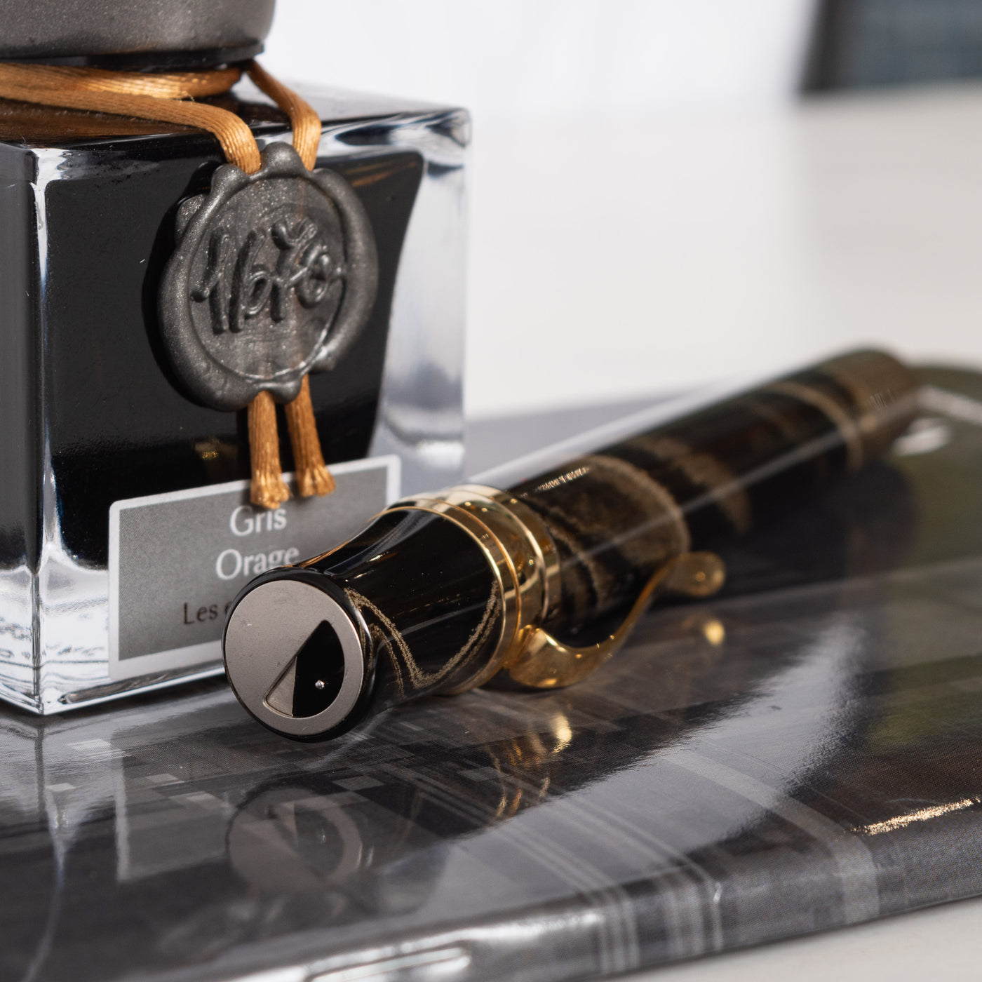 Stipula Leonardo da Vinci Tobacco Roll Ebonite Limited Edition Fountain Pen retractable nib