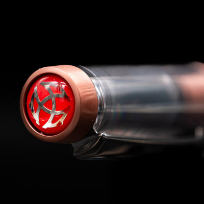 Zoomed-in view of the top of the cap with the finial on the TWSBI Diamond 580ALR Affogato & Onyx Fountain Pen - Preowned.