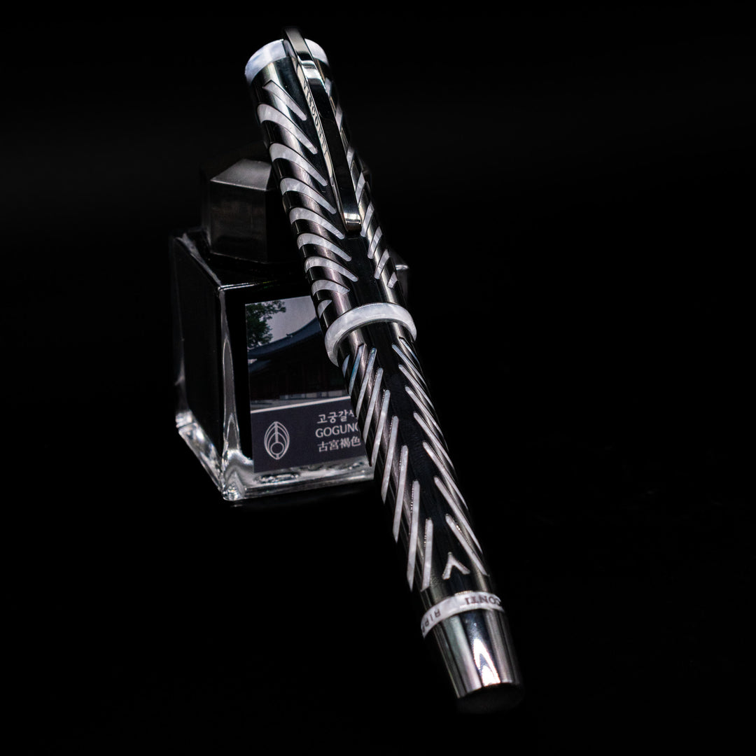 限定万年筆　VISCONTI Ripple Visconti Black Ripple Limited Edition Fountain Pen – Truphae