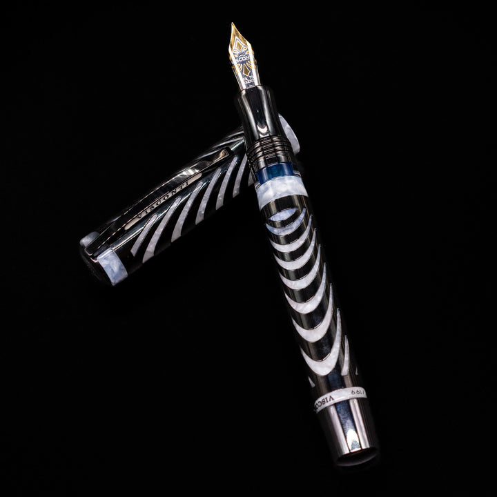 限定万年筆　VISCONTI Ripple Visconti Black Ripple Limited Edition Fountain Pen – Truphae