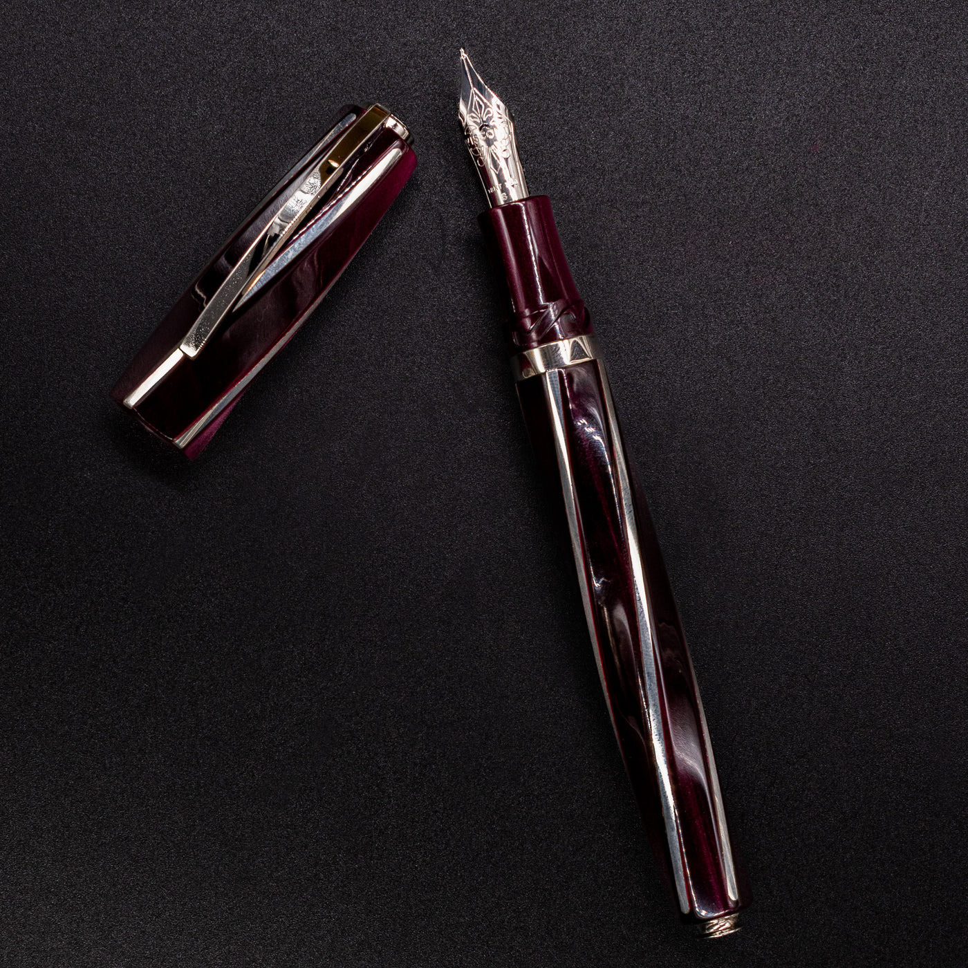 Visconti Divina Elegance Bordeaux Fountain Pen twist