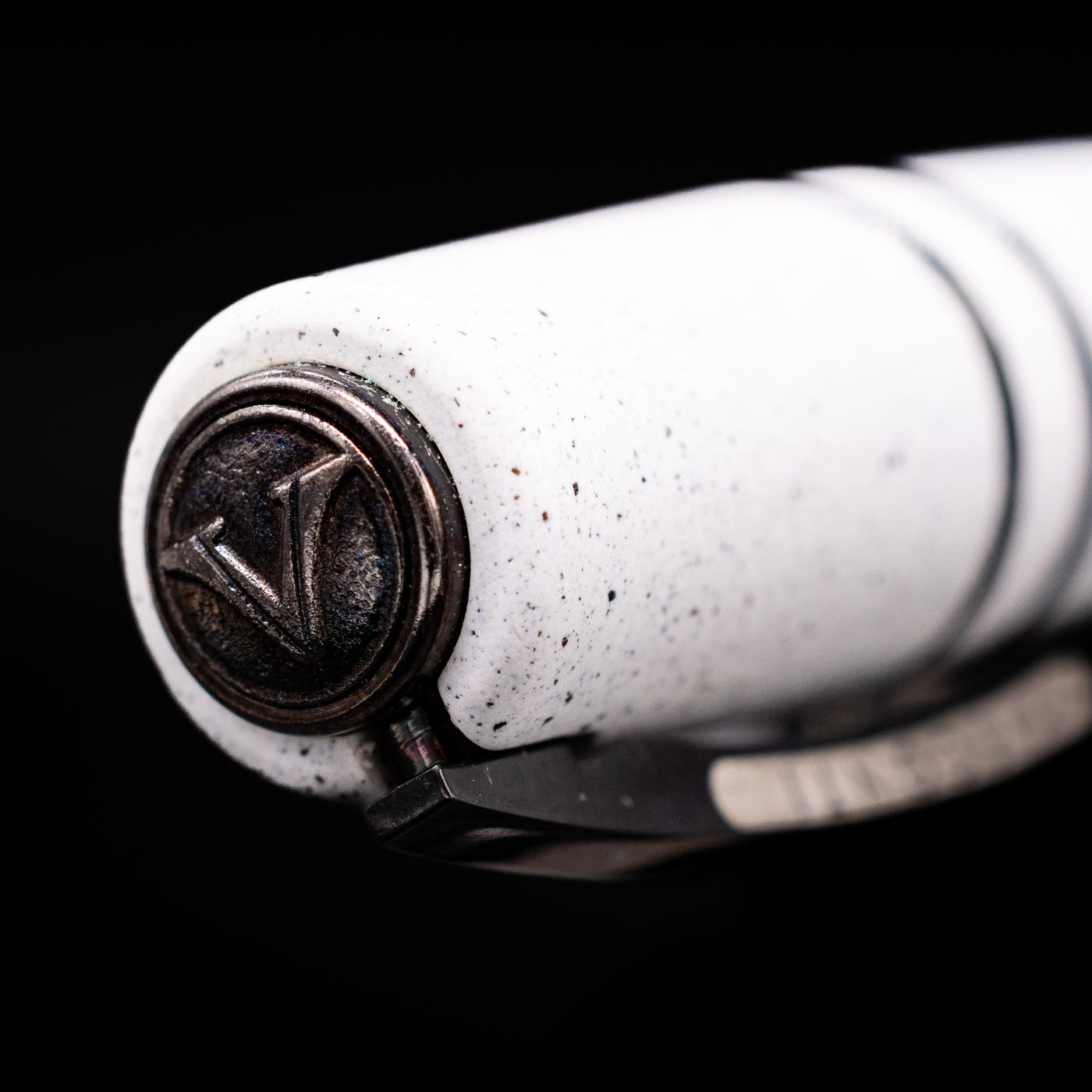 Zoomed-in view of the top of the cap with the finial on the Visconti Homo Sapiens Fountain Pen - Blizzard White.