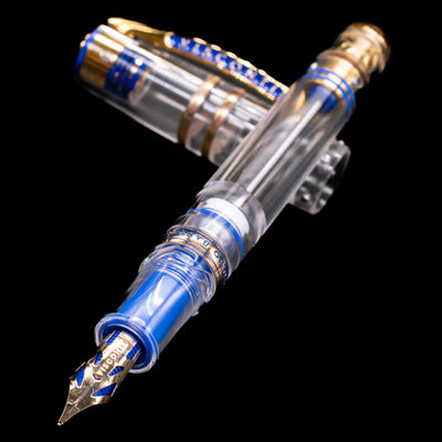 Visconti Homo Sapiens Full Demo fountain pen and cap arranged in a cross position with the nib in sharp focus.