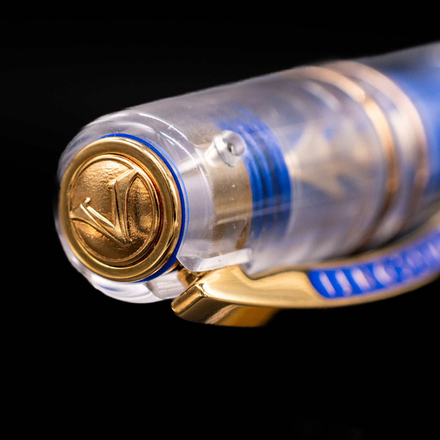 Zoomed view of the finial on the cap, with intricate detailing of the Visconti Homo Sapiens Full Demo fountain pen.