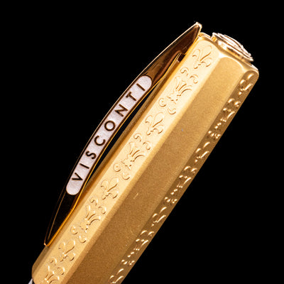 Close-up view of the cap on the Visconti Il Magnifico Calacatta Gold Fountain Pen.