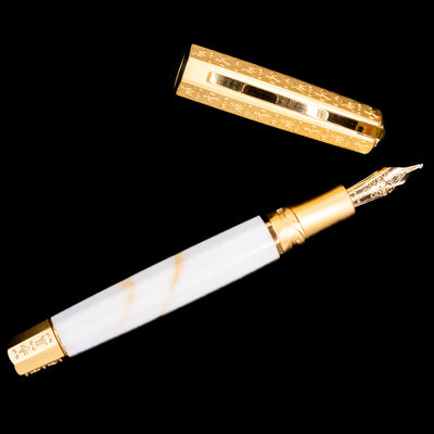 An overhead shot of the Visconti Il Magnifico Calacatta Gold Fountain Pen uncapped. 