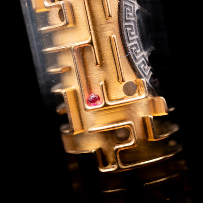 A zoomed-in view of the labyrinth and the ball to play in the maze of the Visconti Limited Edition Fountain Pen - Maze.