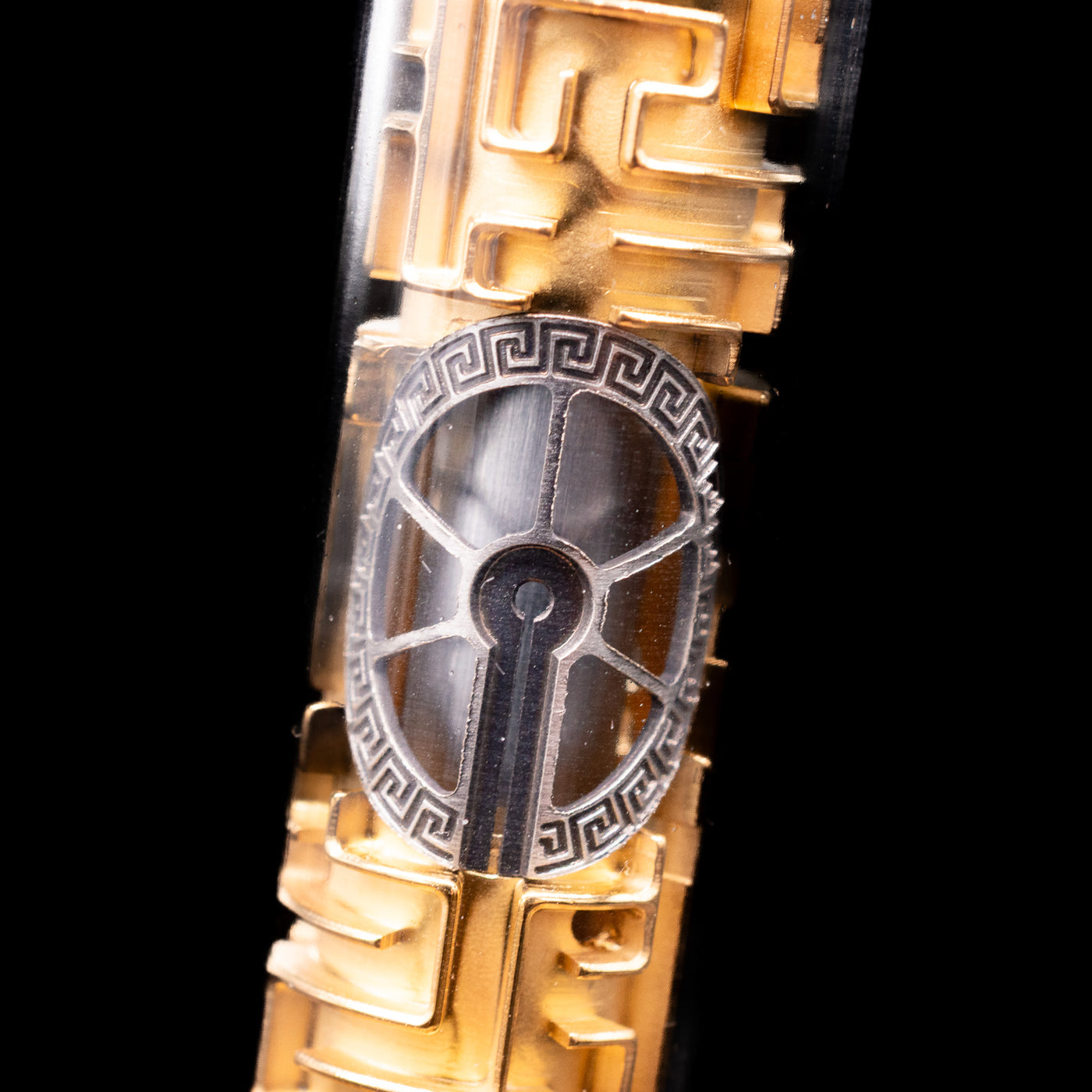 A zoomed-in view of the labyrinth's center on the Visconti Limited Edition Fountain Pen - Maze.