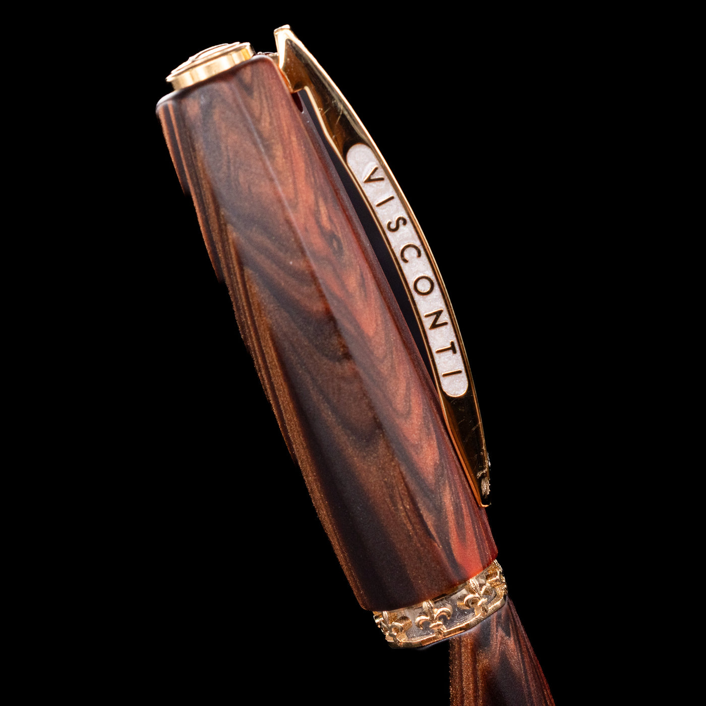 A close-up view of the cap and bridge-like clip of the Visconti Medici Briarwood Fountain Pen in Gold.
