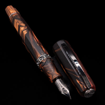 A full view of the Visconti Medici Briarwood Fountain Pen in Ruthenium uncapped, with its cap laying next to the pen. 
