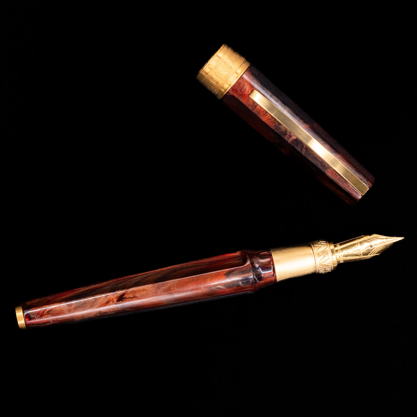  An overhead view of the Visconti Mirage Mythos Fountain Pen - Apollo uncapped. 