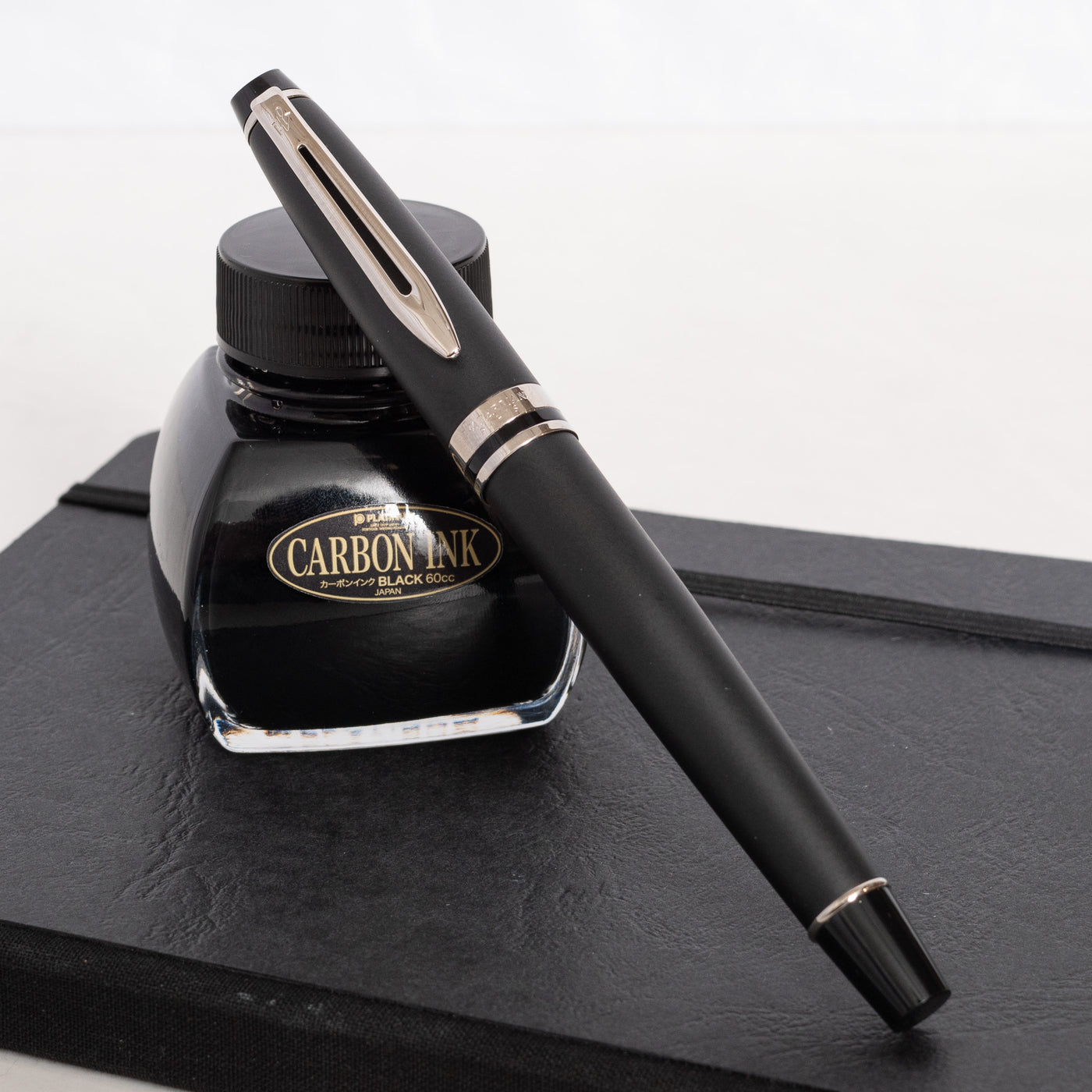 Waterman Expert Matte Black & Chrome Fountain Pen - Preowned capped