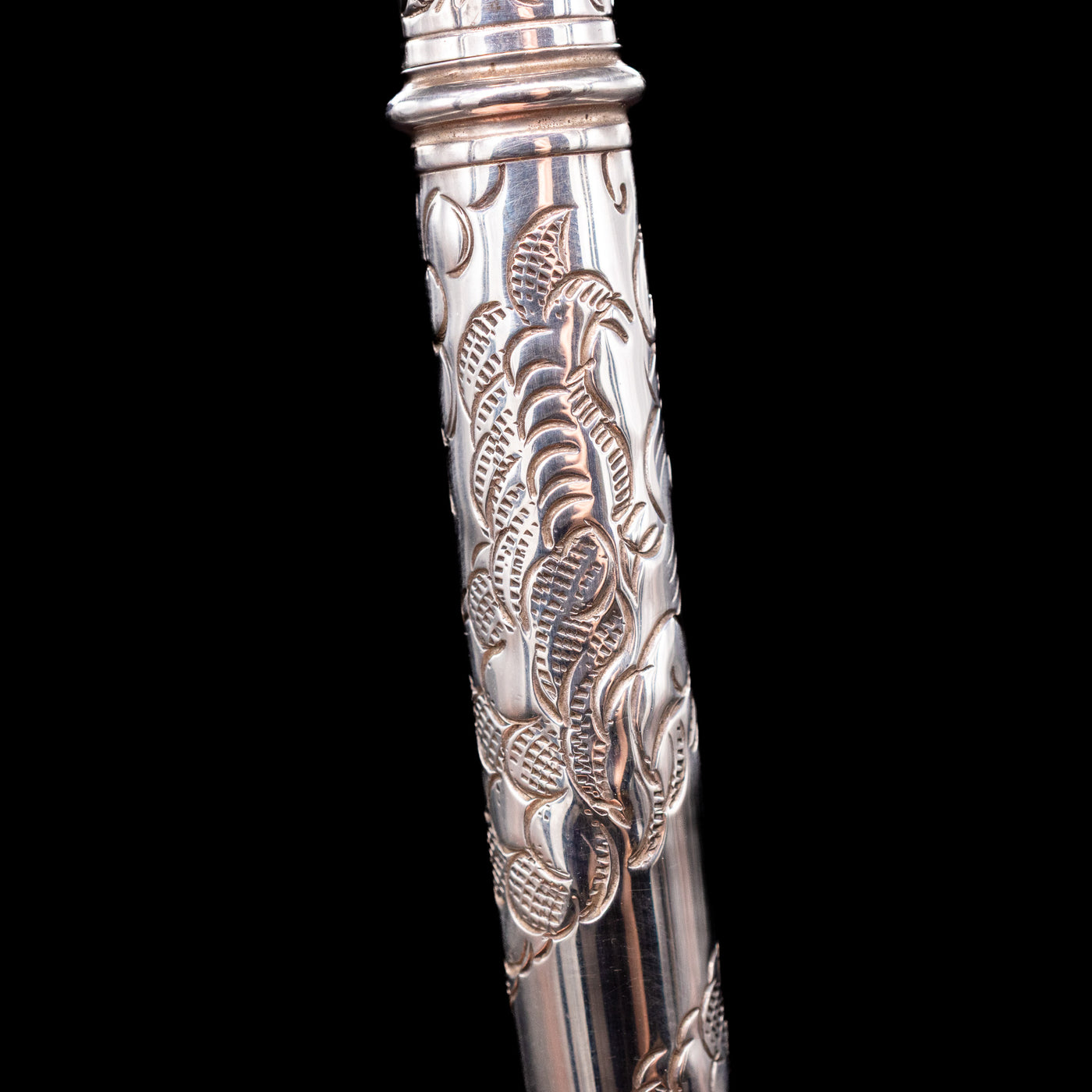 A close-up shot of the pattern on the body of the Yard O Led Imperial Dragon Fountain Pen - Preowned.