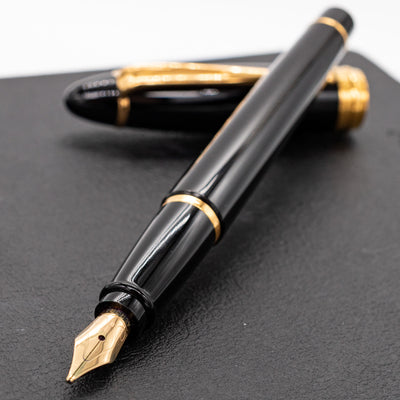 Aurora Ipsilon Resin Fountain Pen - Black gold plated stainless steel nib