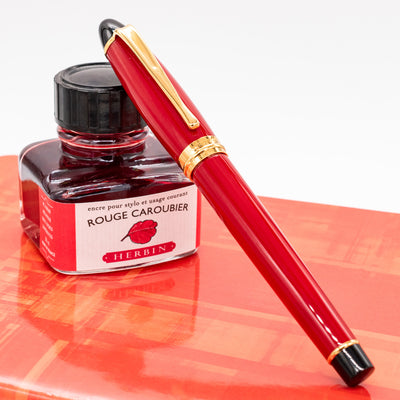 Aurora Ipsilon Resin Fountain Pen - Red capped