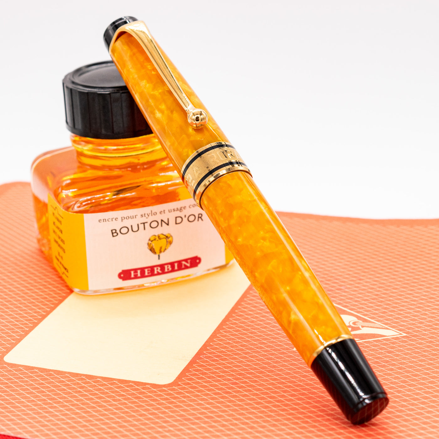 Aurora Optima Sole Limited Edition Fountain Pen capped