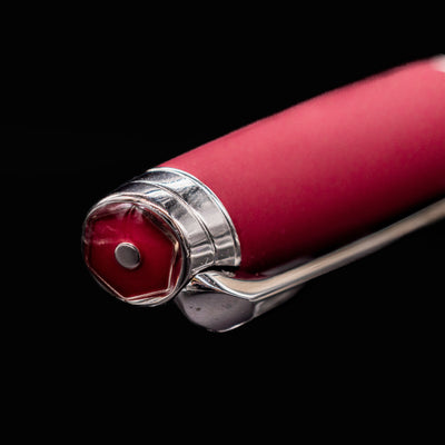 Closeup of the cap finial on Caran d’Ache Léman V2 Burgundy fountain pen