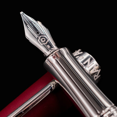 Closeup of 18k gold rhodium-coated nib on Léman V2 Burgundy pen