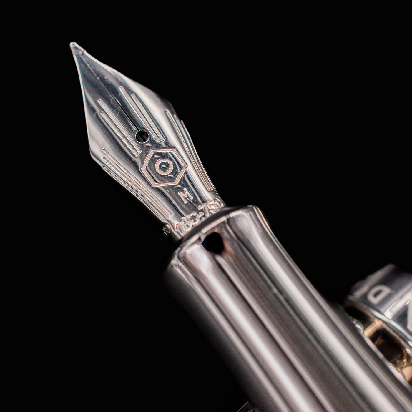 Closeup of the rhodium-coated 18k nib on Léman V2 Caviar