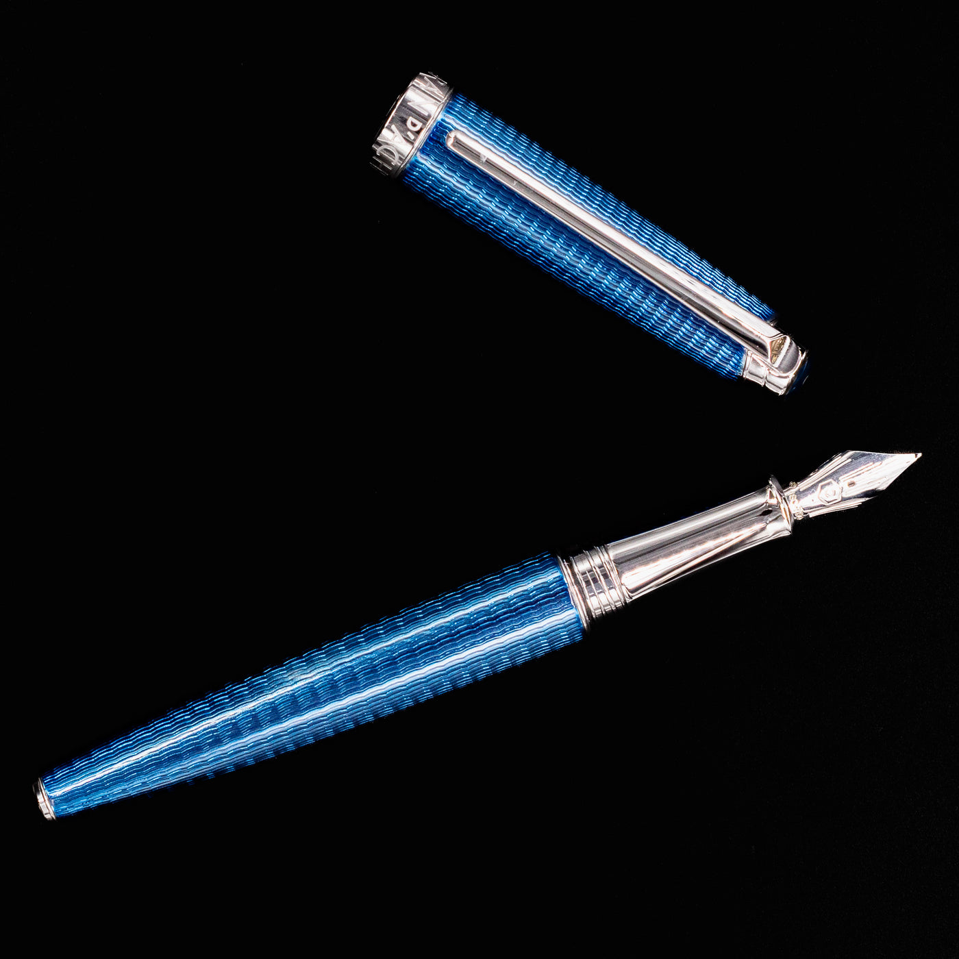 Overhead image of Léman V2 Grand Bleu pen and cap, uncapped