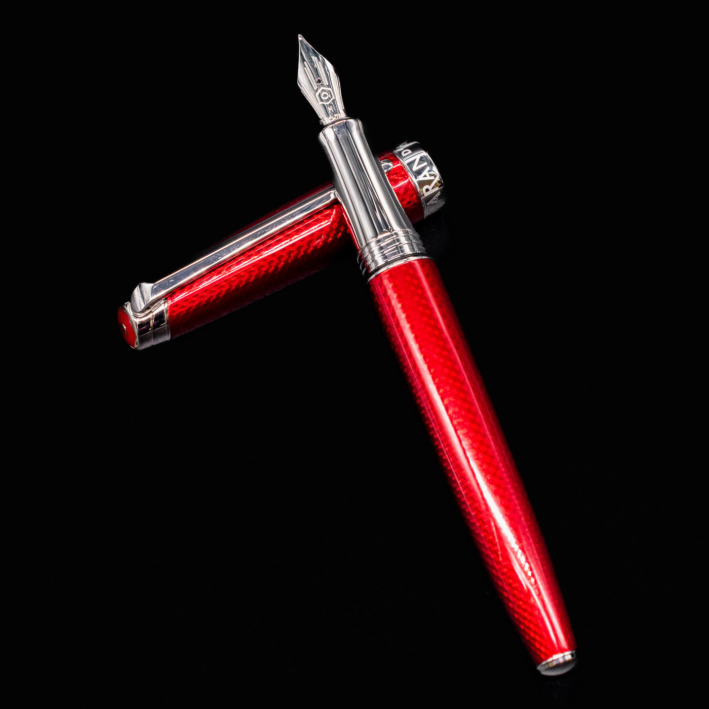 Top view of Léman V2 Rouge Carmin uncapped, resting on its cap
