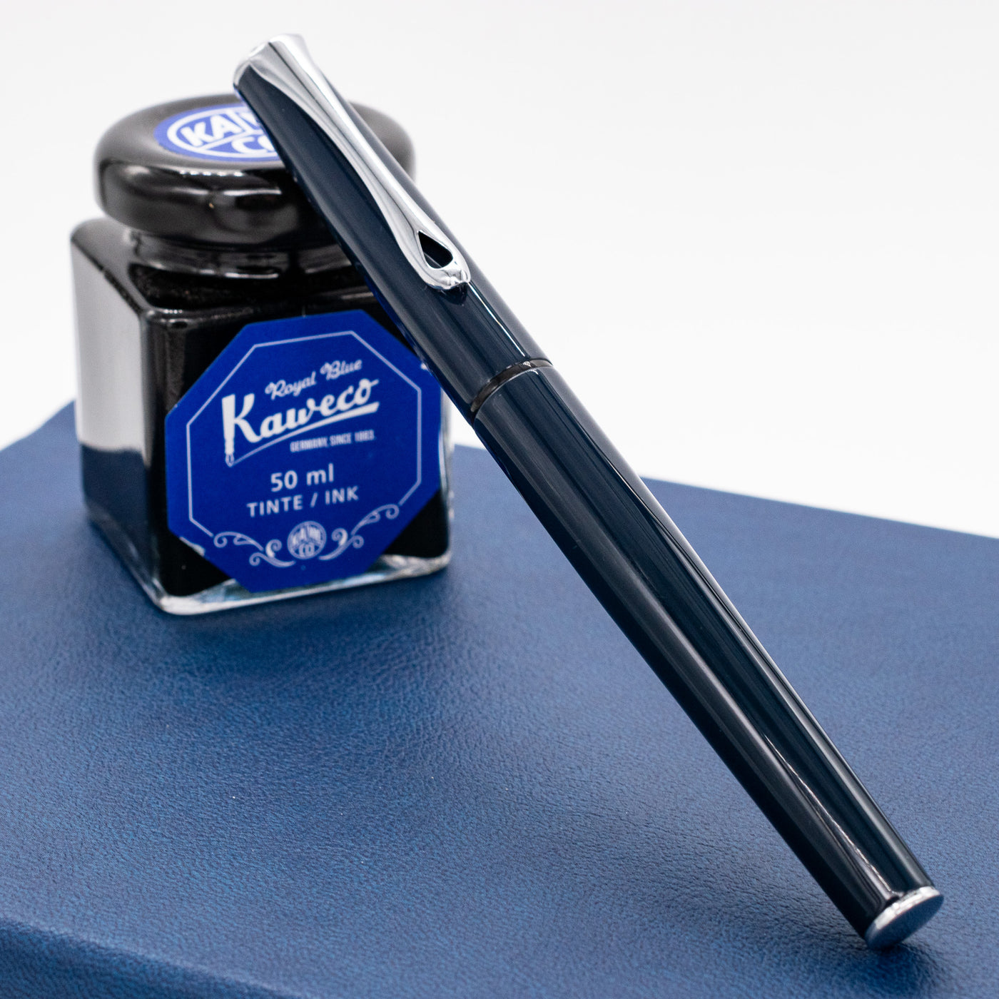 Diplomat Esteem Fountain Pen - Dark Blue capped