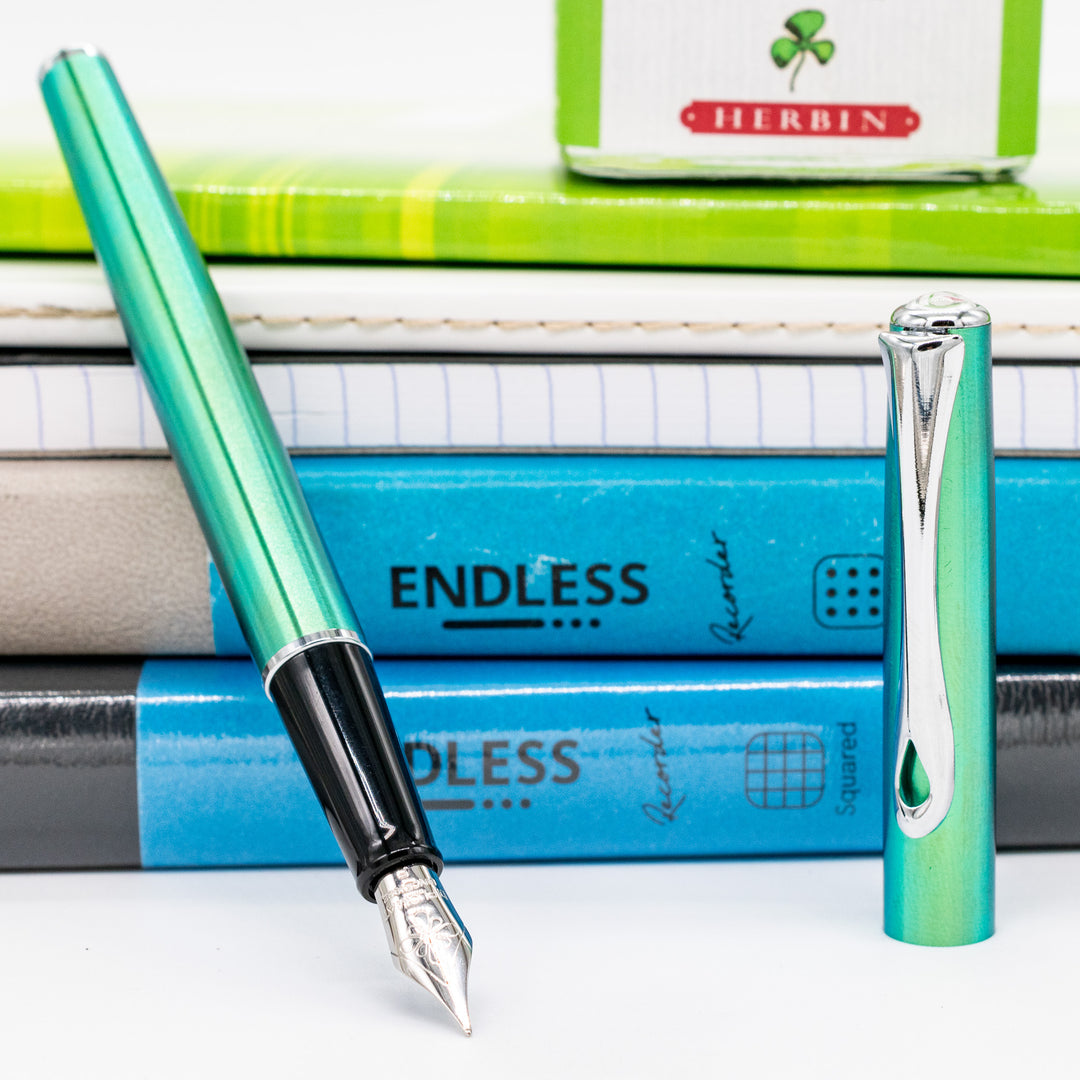 DIPLOMAT Traveller Lumi Green ボールペン Diplomat Traveller Funky Fountain Pen - Green | Truphae