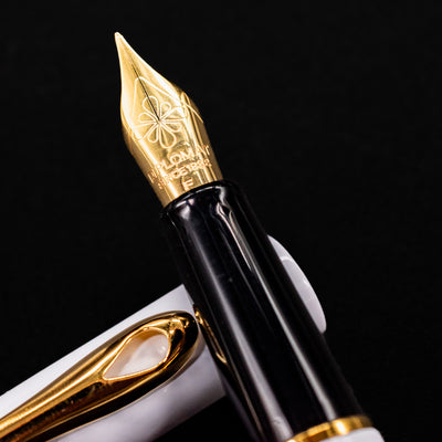 Detailed close-up of the gold nib on the Diplomat Traveller White & Gold Fountain Pen