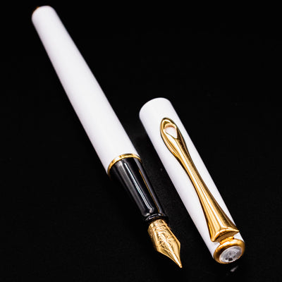 Diplomat Traveller Fountain Pen in White & Gold uncapped and shown from the side