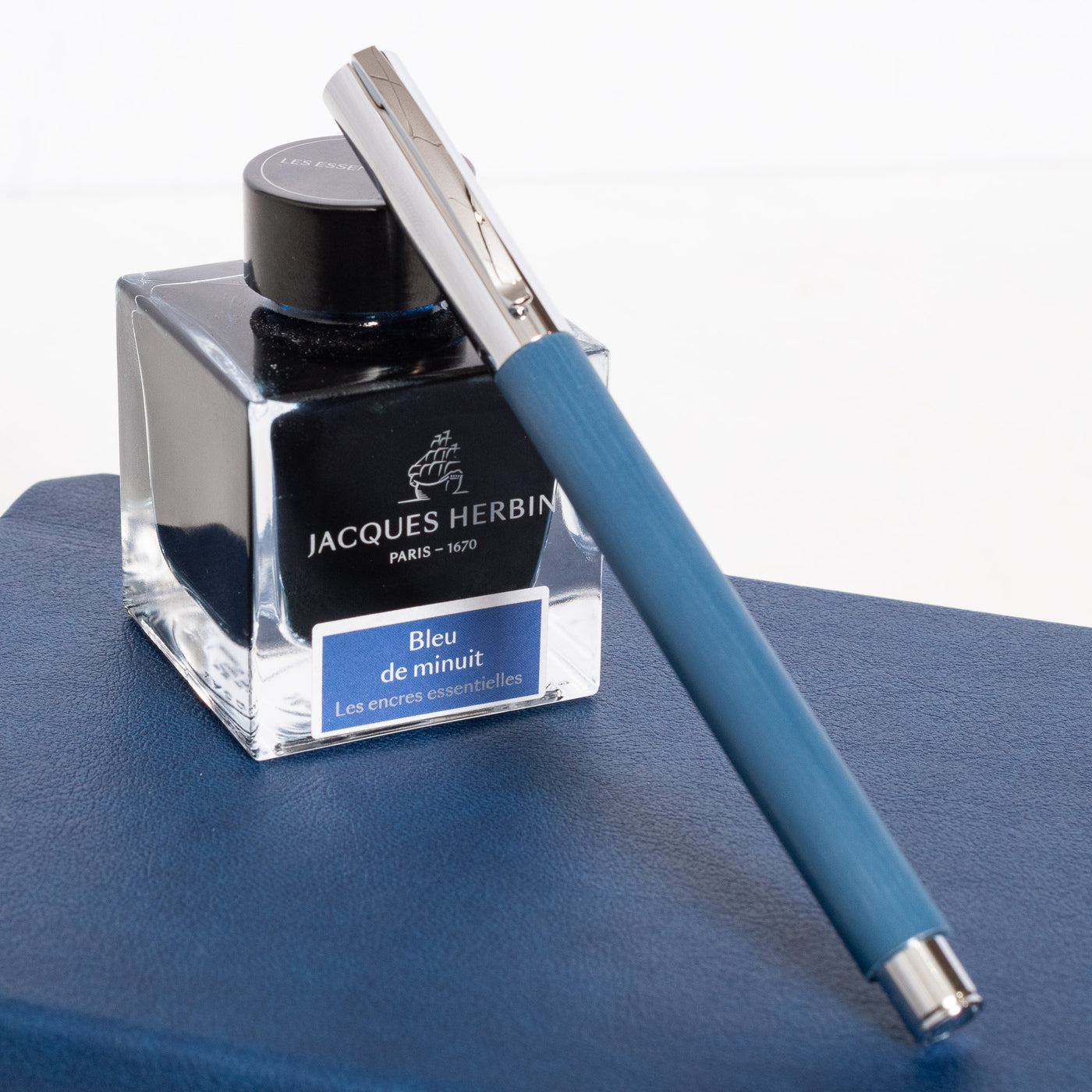 Faber-Castell Ambition Blue Resin Fountain Pen capped